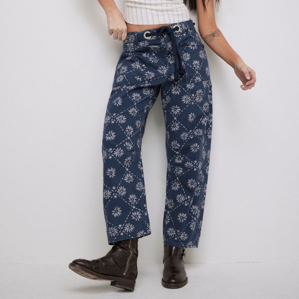 NWOT Free People Moxie Printed Barrel Jeans, 27